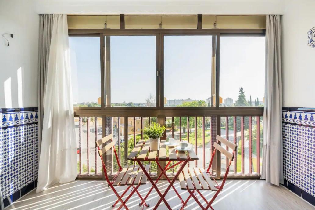 Apartamento Amplio Con 4 Habitaciones Y 2 Banos - Great Apartment With 4 Rooms - 2 Baths Sevilla Exteriör bild