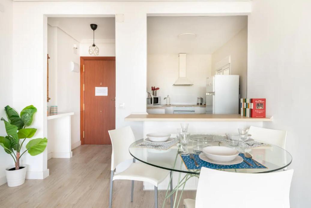 Apartamento Amplio Con 4 Habitaciones Y 2 Banos - Great Apartment With 4 Rooms - 2 Baths Sevilla Exteriör bild