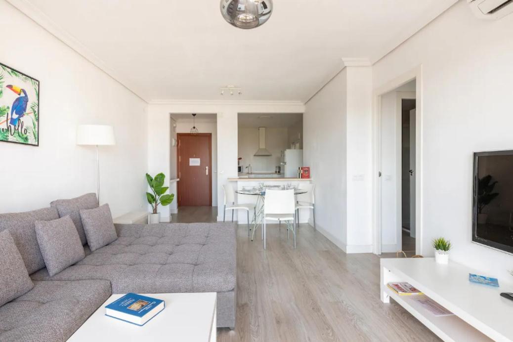 Apartamento Amplio Con 4 Habitaciones Y 2 Banos - Great Apartment With 4 Rooms - 2 Baths Sevilla Exteriör bild