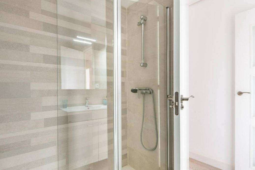 Apartamento Amplio Con 4 Habitaciones Y 2 Banos - Great Apartment With 4 Rooms - 2 Baths Sevilla Exteriör bild