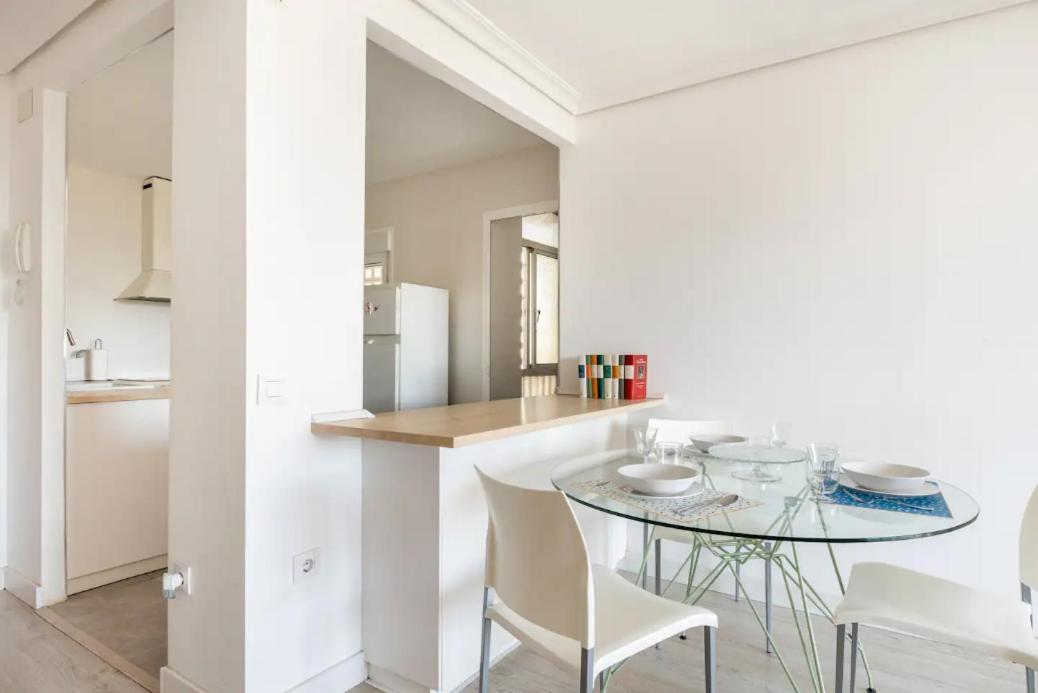 Apartamento Amplio Con 4 Habitaciones Y 2 Banos - Great Apartment With 4 Rooms - 2 Baths Sevilla Exteriör bild